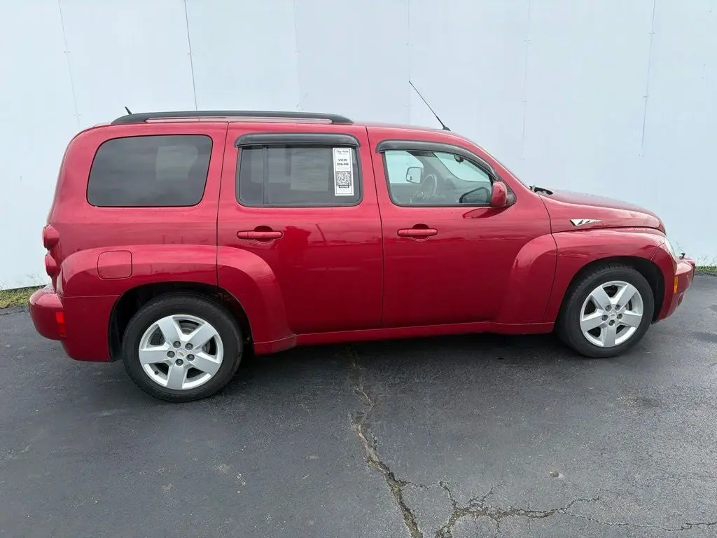 2010 Chevrolet HHR LT photo 3