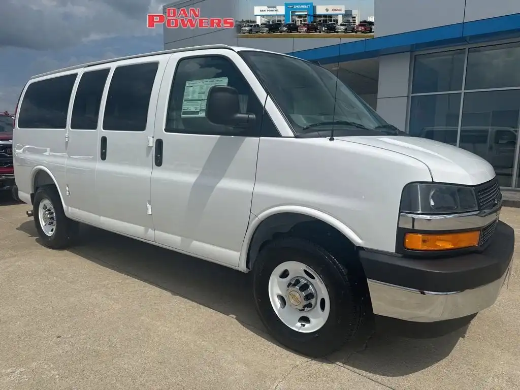 2026 Chevrolet Express 2500 LT's photo