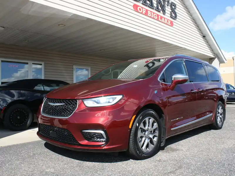 2021 Chrysler Pacifica Hybrid Pinnacle's photo