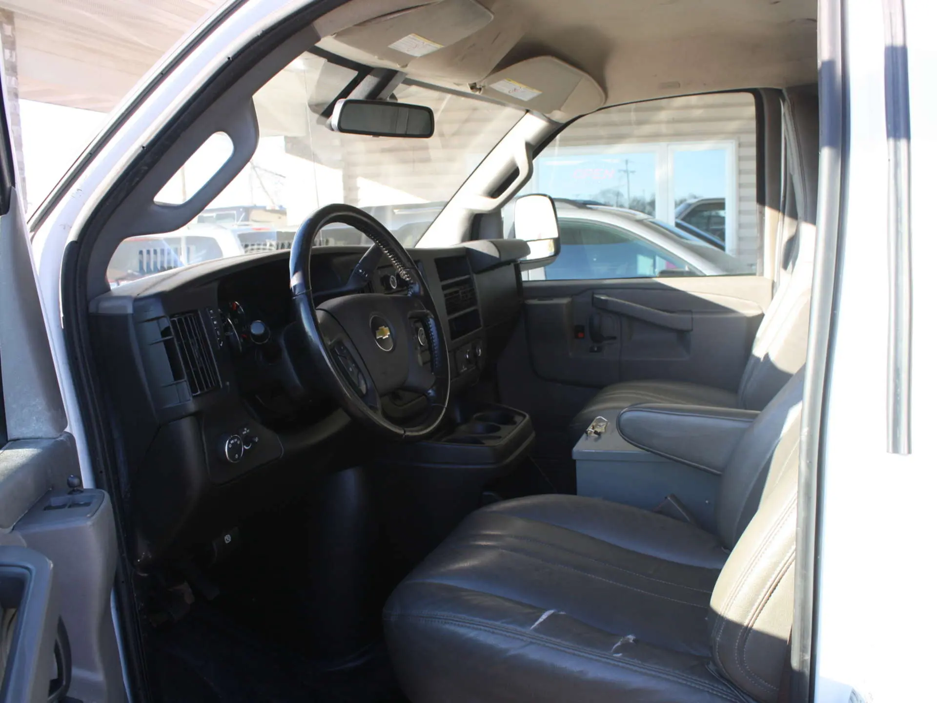 2020 Chevrolet Express Work Van 3500 Extended photo 5