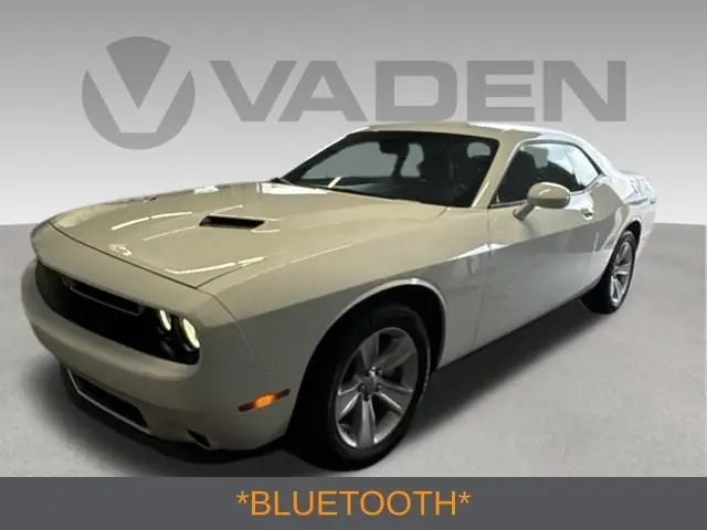 2023 Dodge Challenger SXT Auto photo 4