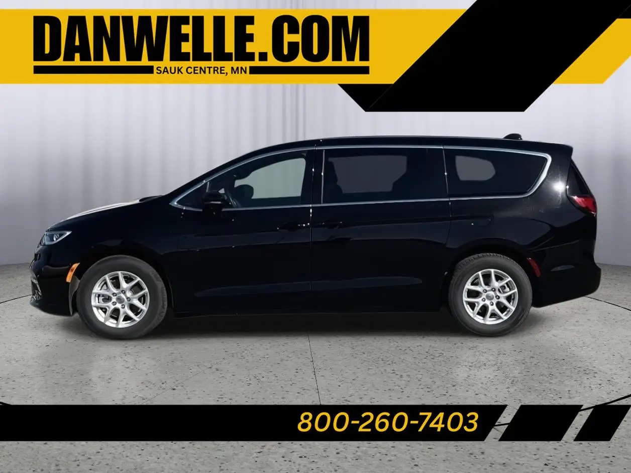 2025 Chrysler Pacifica Select photo 1