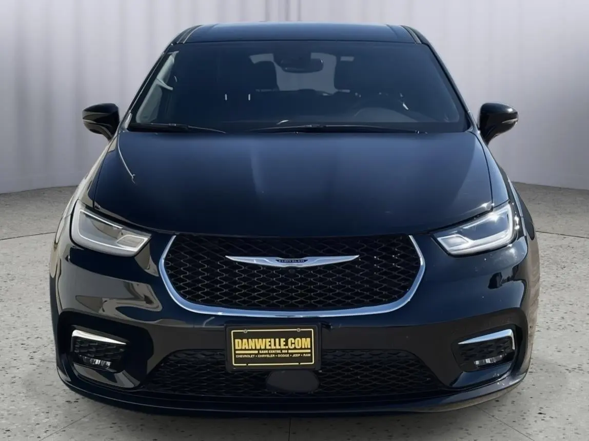 2025 Chrysler Pacifica Select photo 3