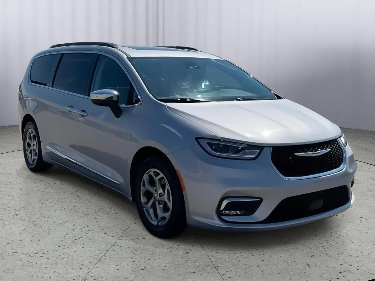 2023 Chrysler Pacifica Limited photo 4