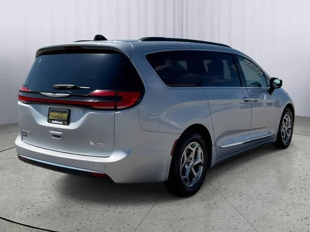 2023 Chrysler Pacifica Limited photo 5