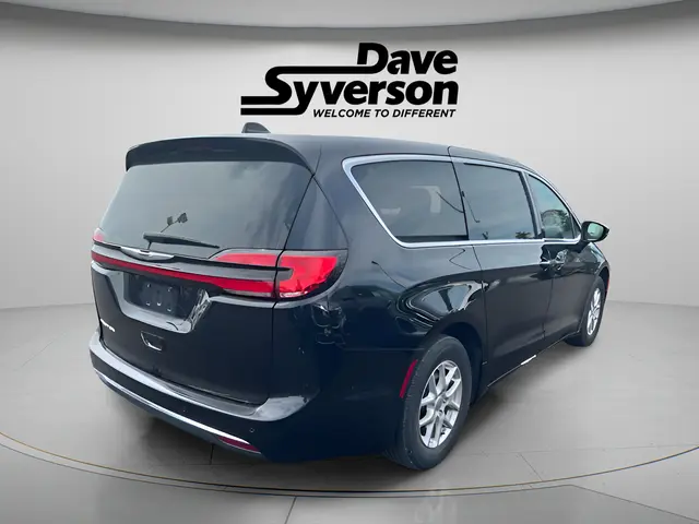 2025 Chrysler Pacifica Select photo 4