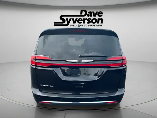 2025 Chrysler Pacifica Select photo 5