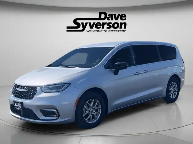 2024 Chrysler Pacifica Touring L's photo