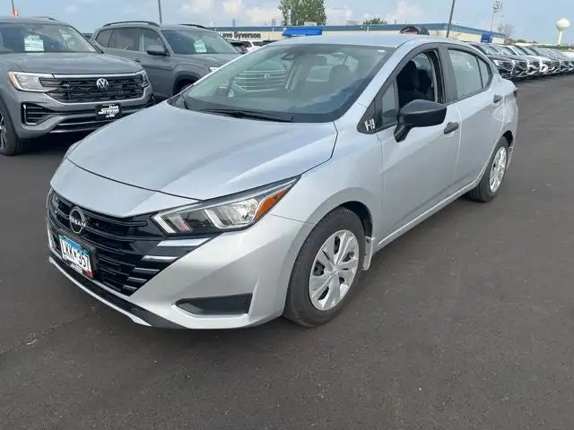 2023 Nissan Versa 1.6 S CVT's photo