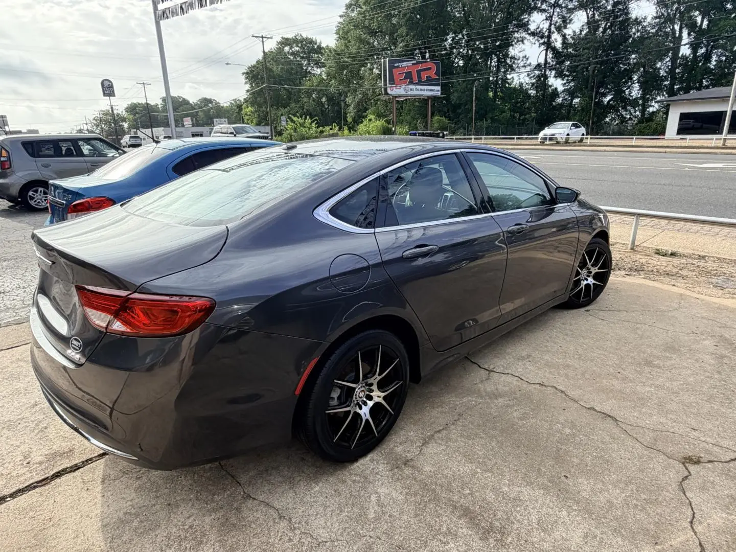 2015 Chrysler 200 Limited photo 4