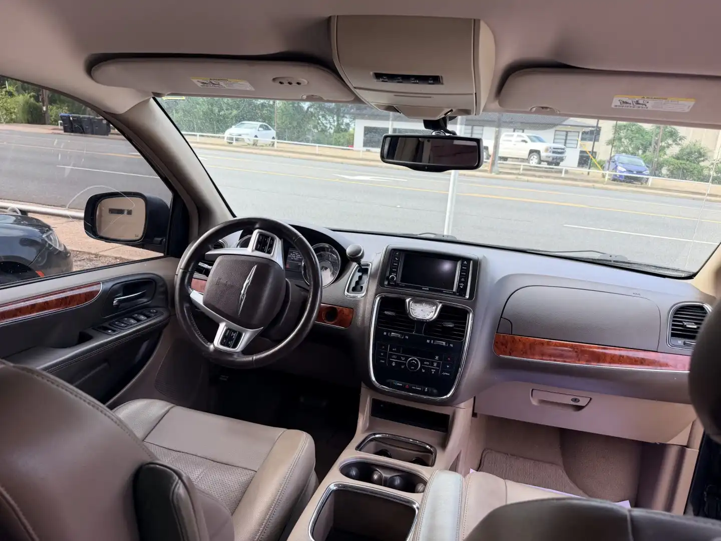 2014 Chrysler Town & Country Touring L's photo