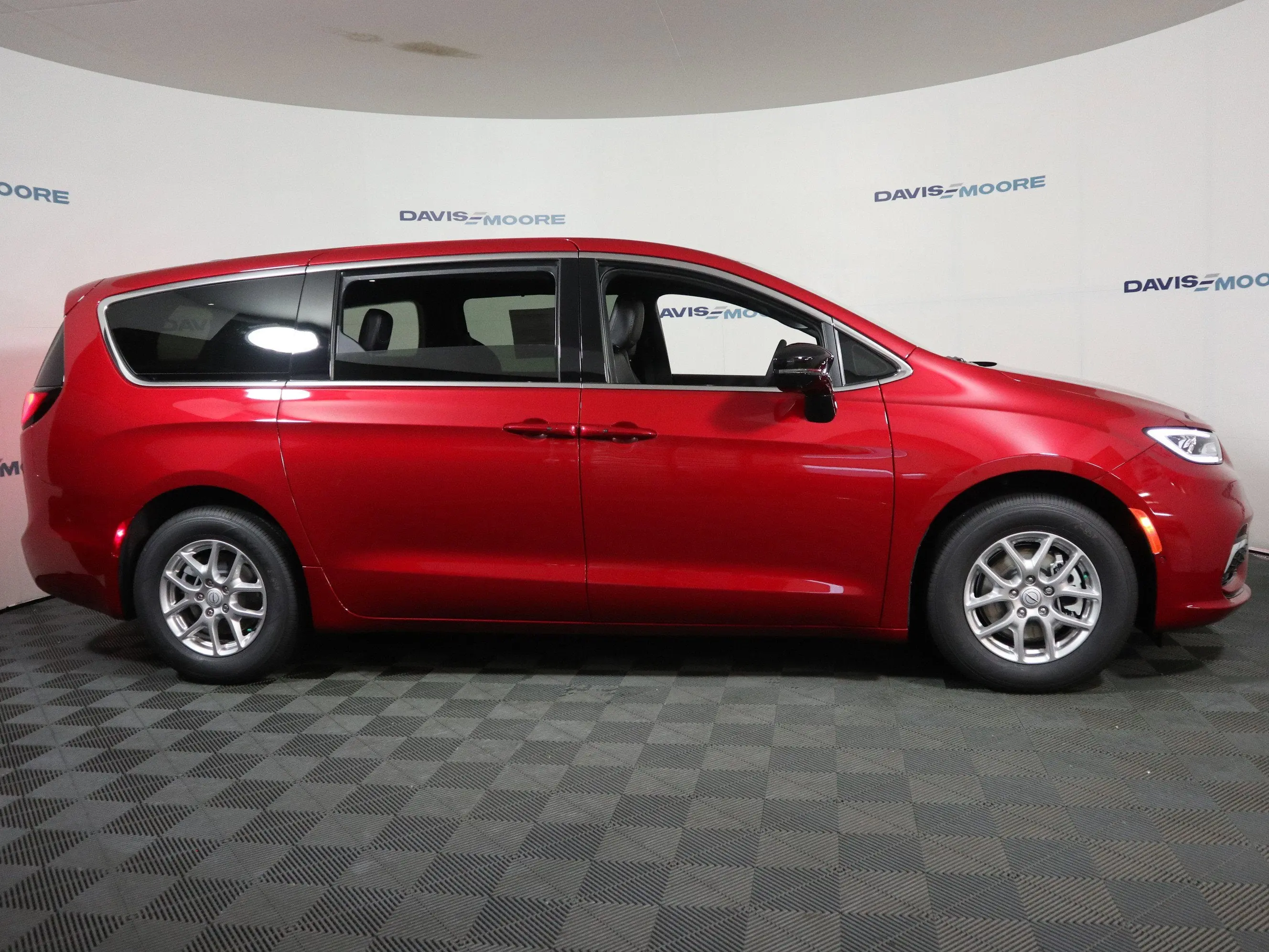 2026 Chrysler Pacifica Select photo 4