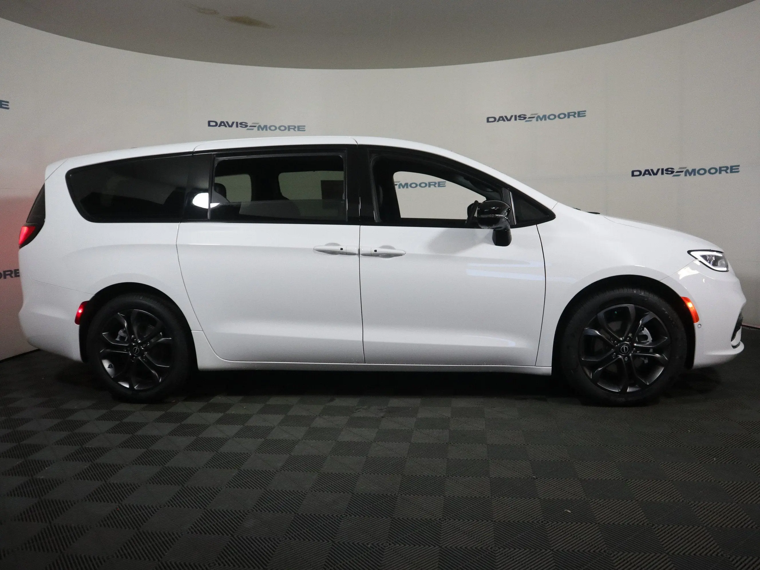 2026 Chrysler Pacifica Select photo 4