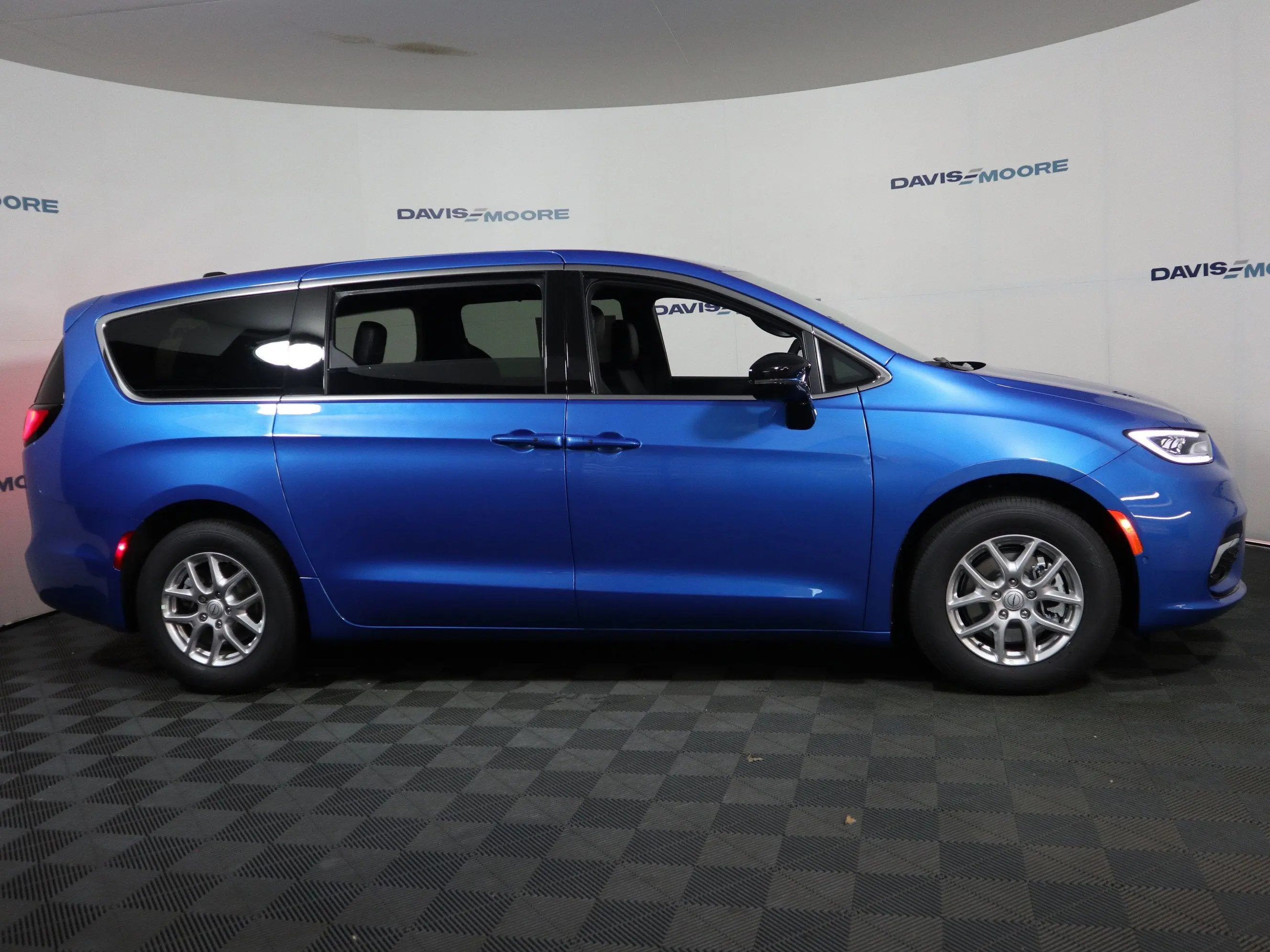2026 Chrysler Pacifica Select photo 4