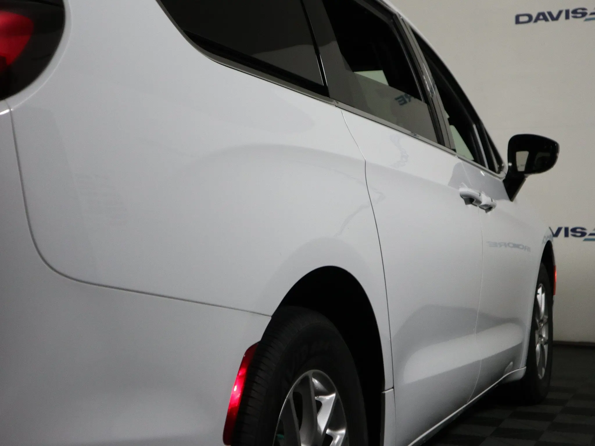 2025 Chrysler Pacifica Select photo 5