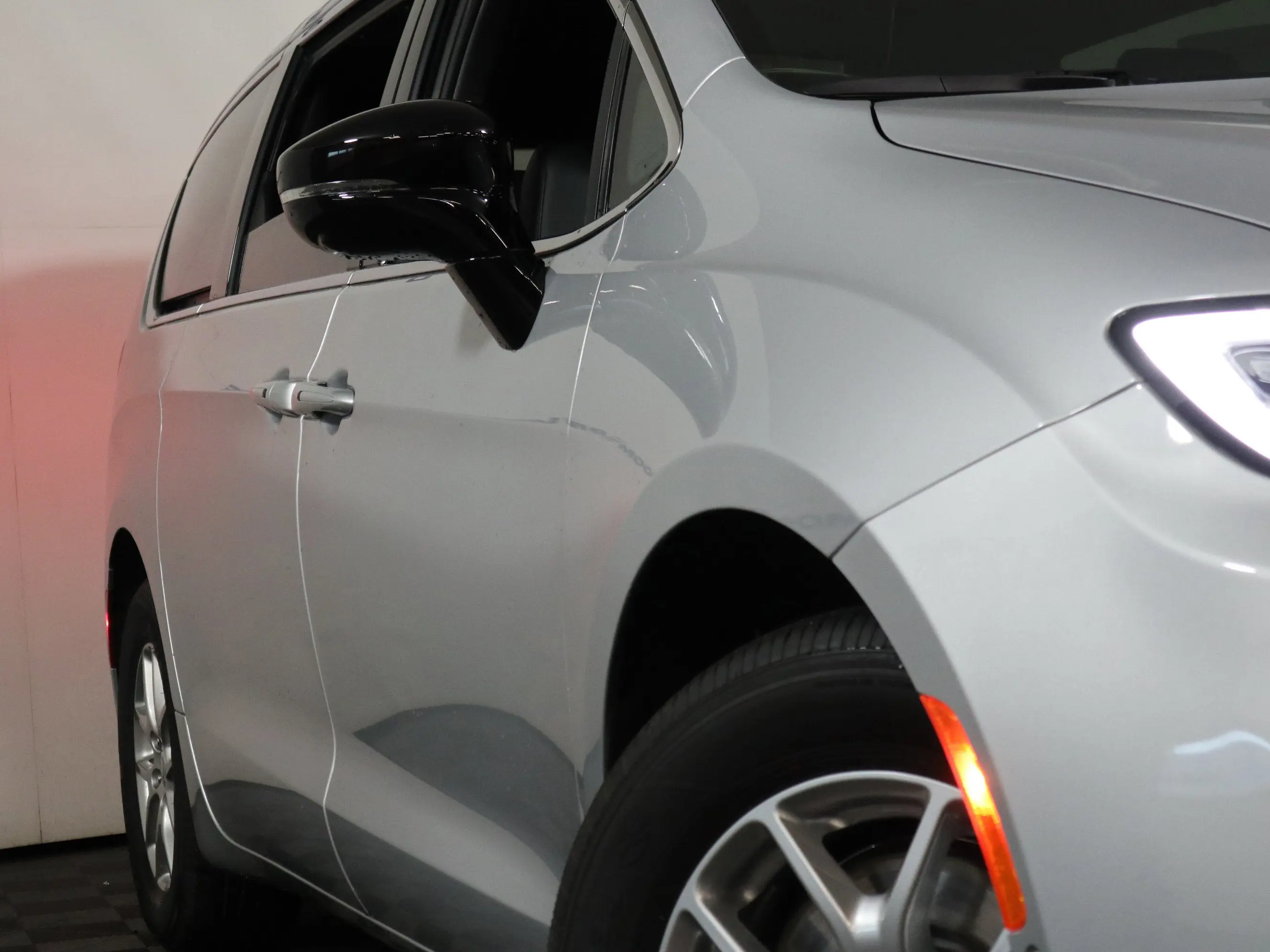 2026 Chrysler Pacifica Select photo 3