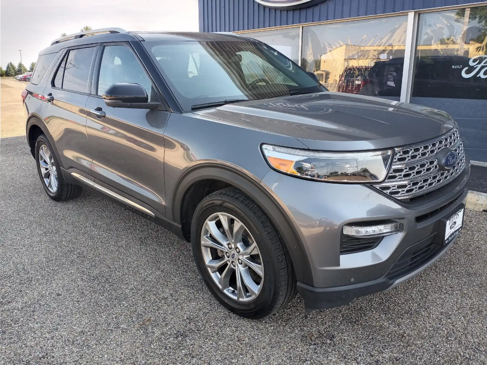 2023 Ford Explorer Limited 4WD's photo