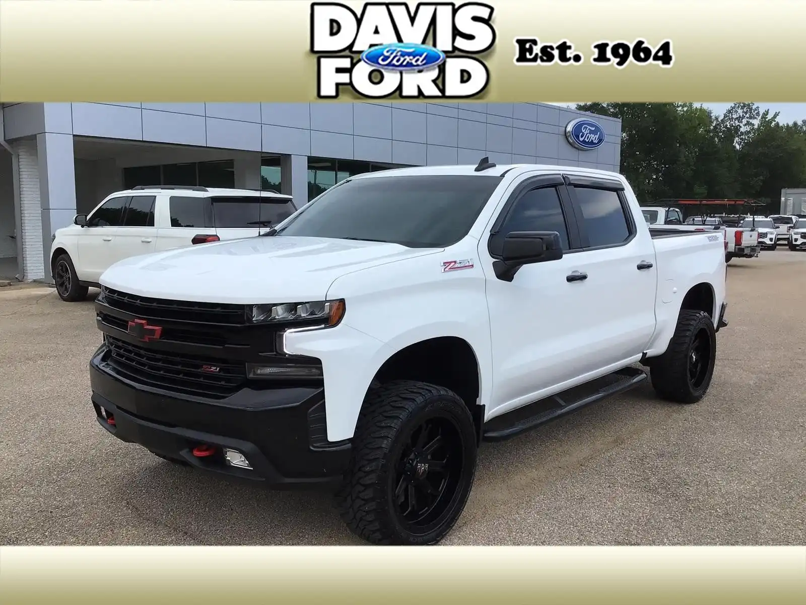 2021 Chevrolet Silverado 1500 LT Trail Boss 4WD Crew Cab Short Box's photo