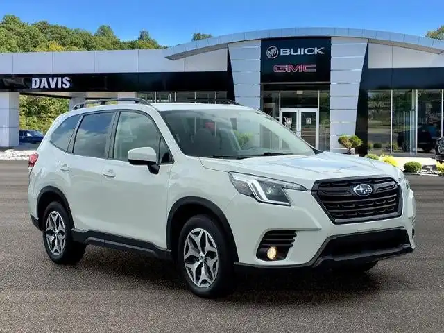2023 Subaru Forester Premium's photo