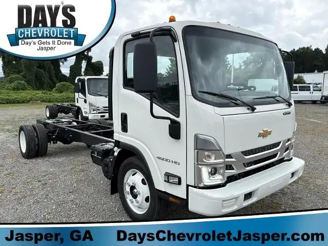 2027 Chevrolet Low Cab Forward 4500 Gas 176" WB Regular Cab's photo
