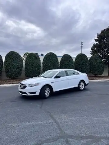 2015 Ford Taurus SE FWD's photo