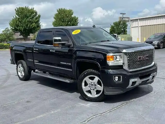 2015 GMC Sierra 4WD Crew Cab Short Box's photo