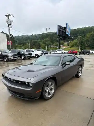 2015 Dodge Challenger SXT's photo