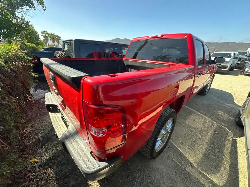 2013 Chevrolet Silverado 1500 LT Crew Cab photo 3
