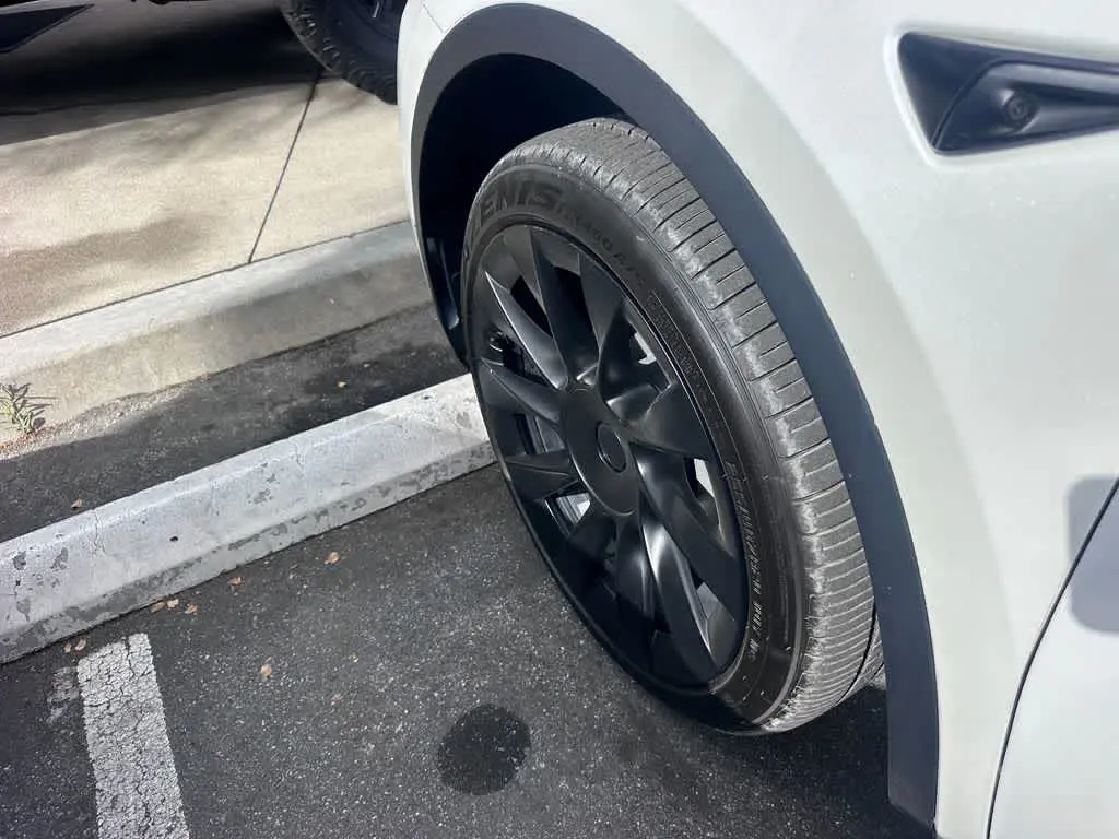2022 Tesla Model Y Long Range Dual Motor AWD photo 5