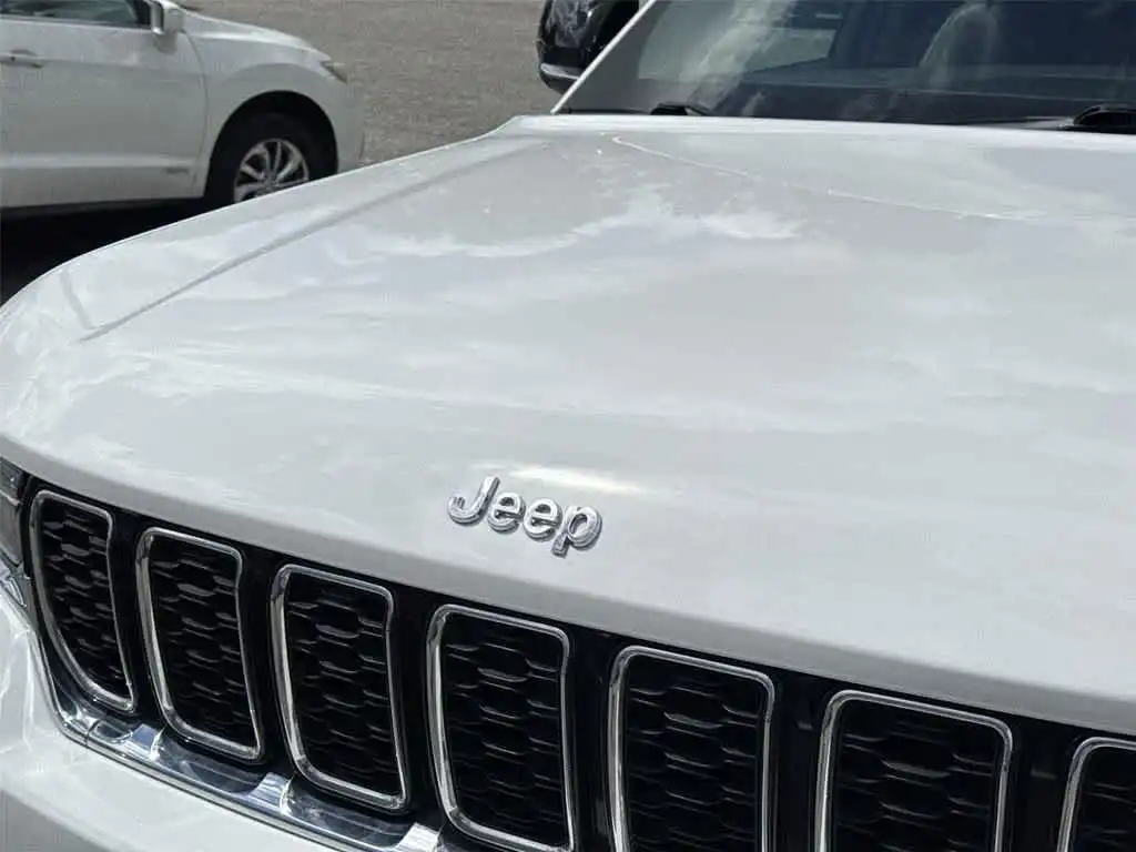 2023 Jeep Grand Cherokee Limited 4x4's photo