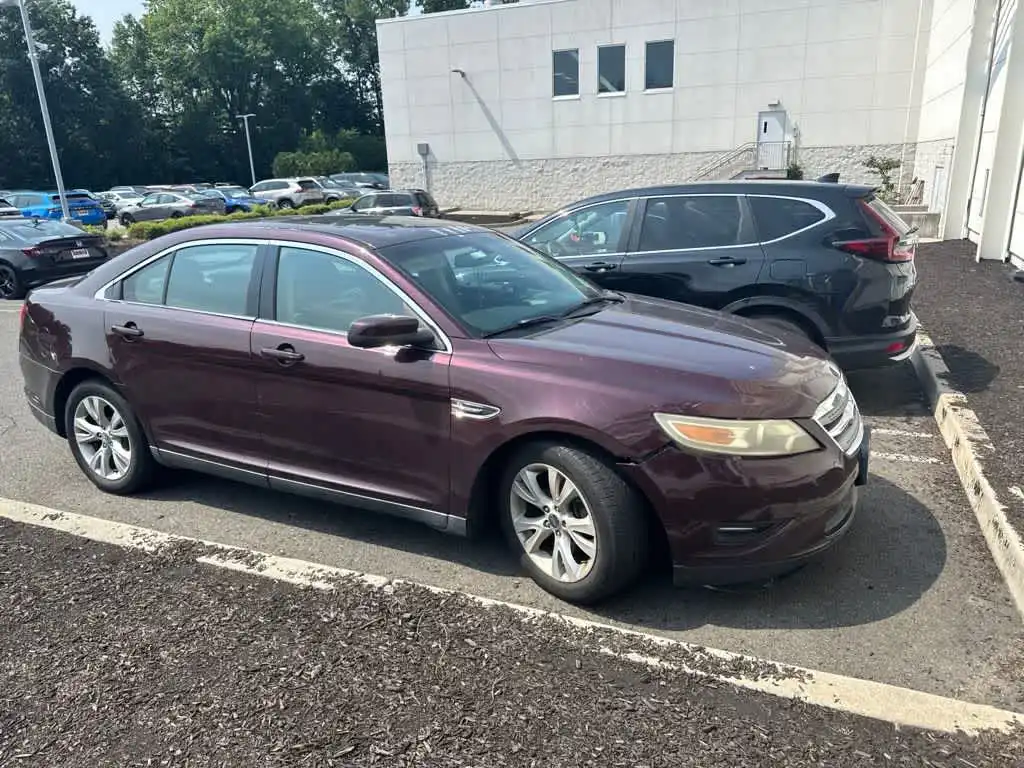 2011 Ford Taurus SEL FWD's photo