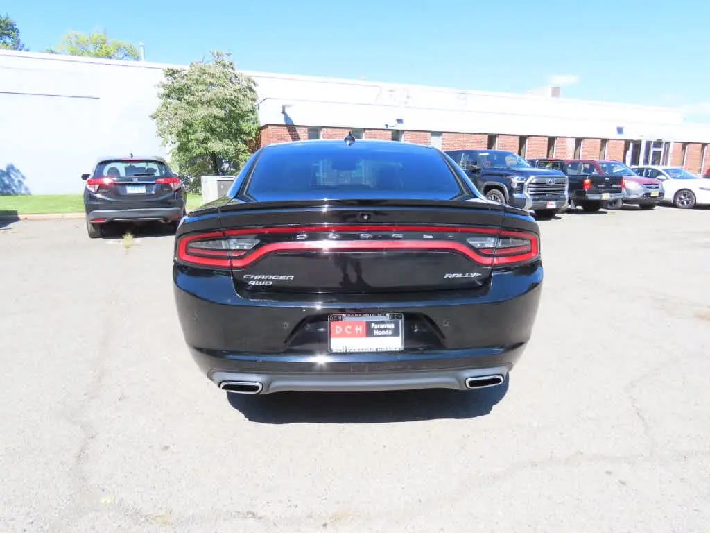 2016 Dodge Charger SXT AWD photo 5