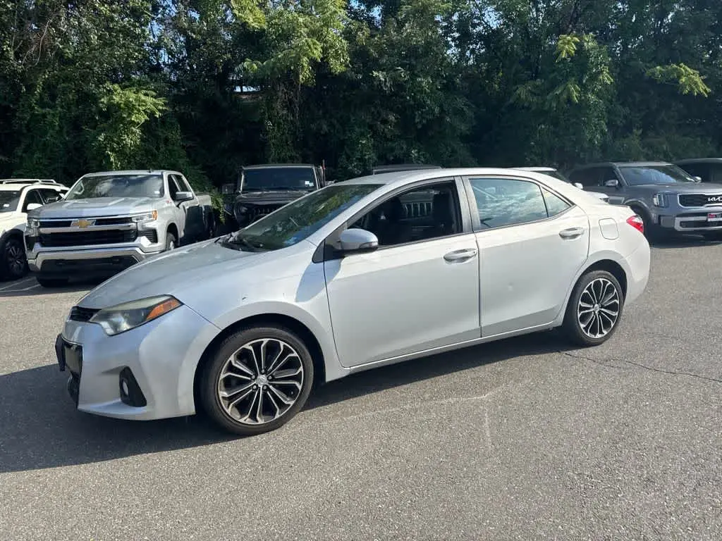 2014 Toyota Corolla S AT photo 4