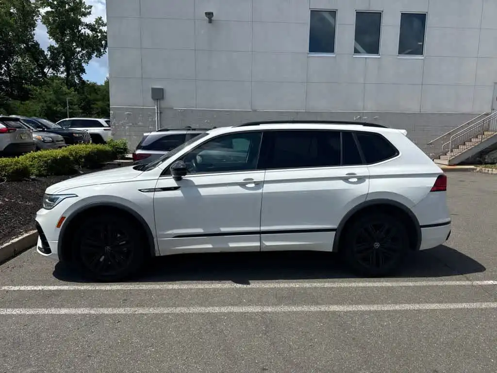 2022 Volkswagen Tiguan 2.0T SE R-Line Black 4Motion's photo