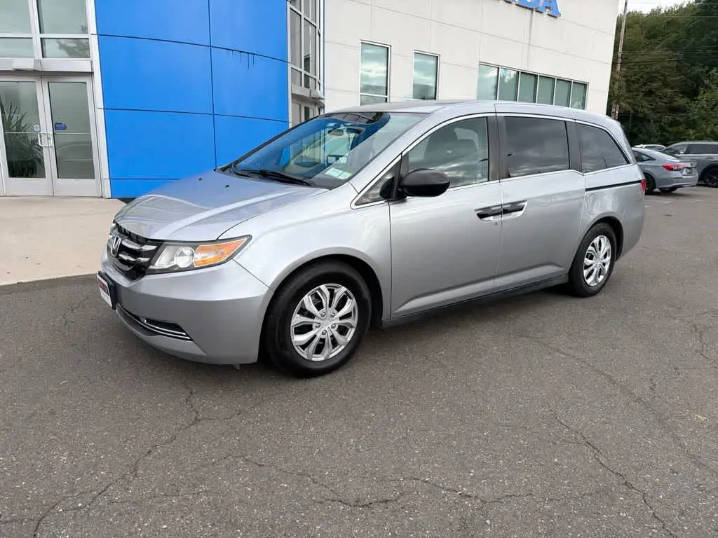 2017 Honda Odyssey LX photo 3