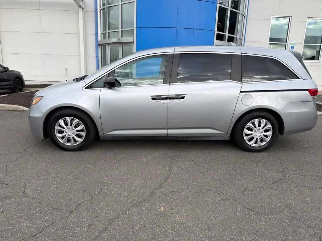 2017 Honda Odyssey LX photo 5