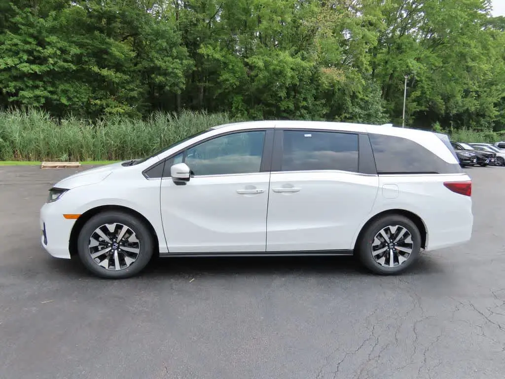 2027 Honda Odyssey EX-L photo 3