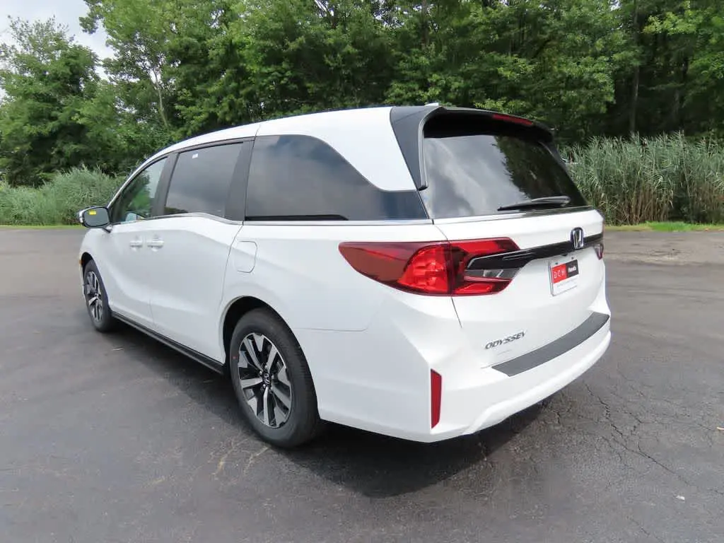 2027 Honda Odyssey EX-L photo 4