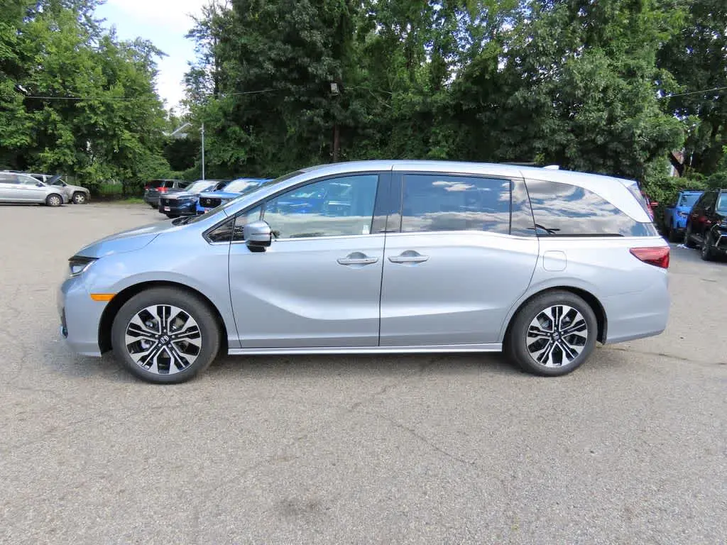 2026 Honda Odyssey Elite photo 3