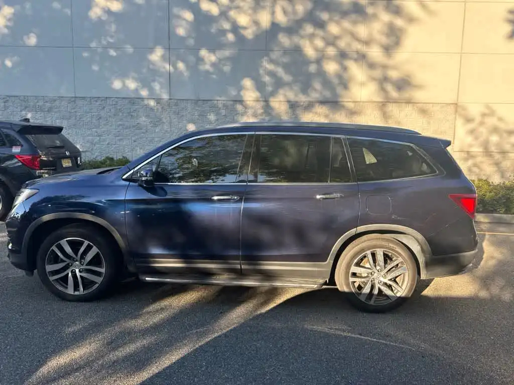2017 Honda Pilot Touring 4WD's photo