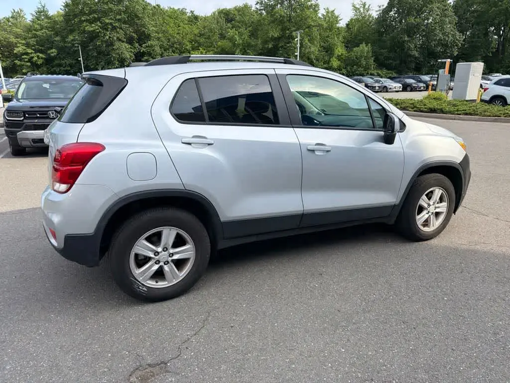 2022 Chevrolet Trax LT AWD photo 3