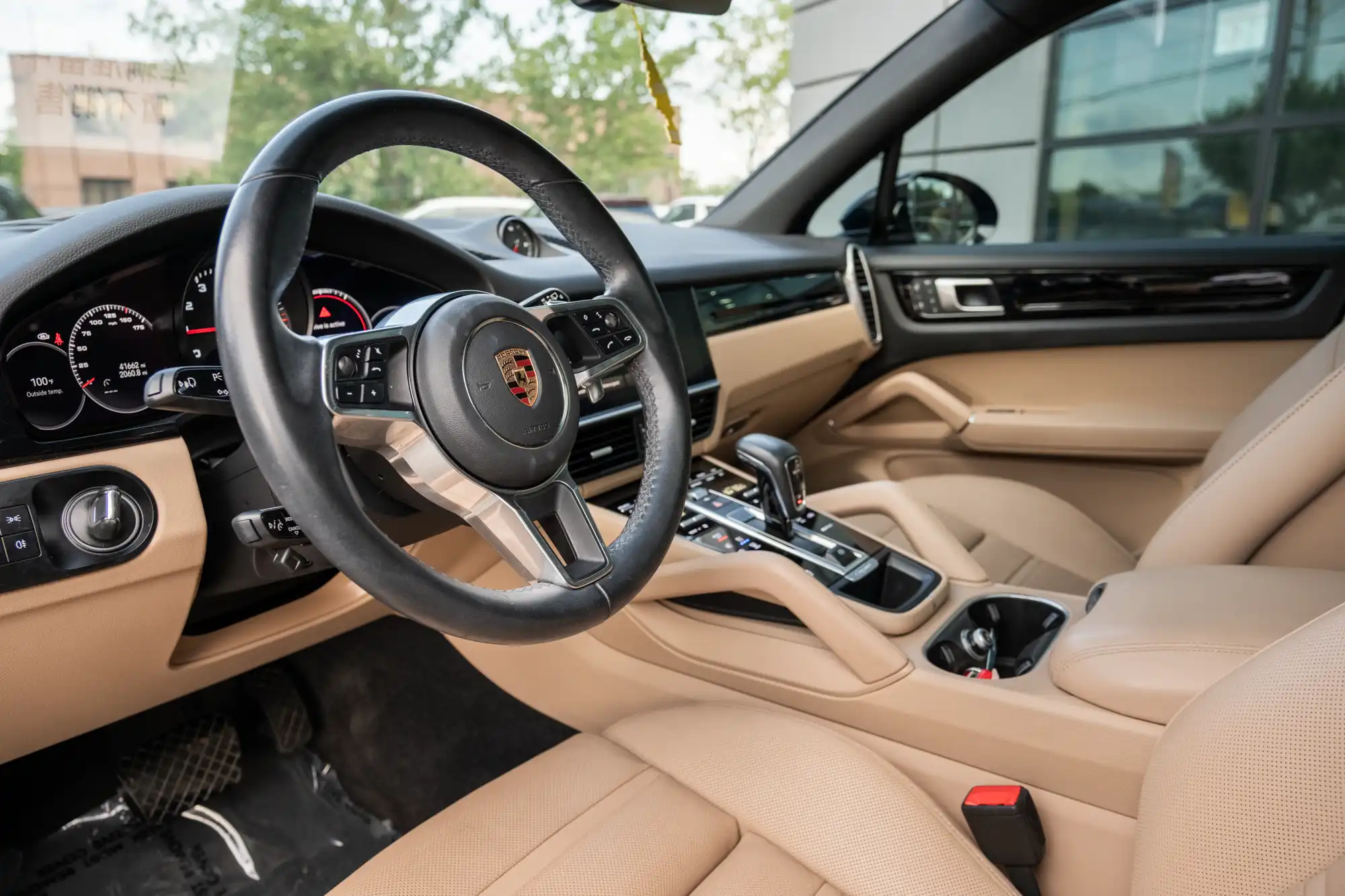 2023 Porsche Cayenne Platinum Edition's photo