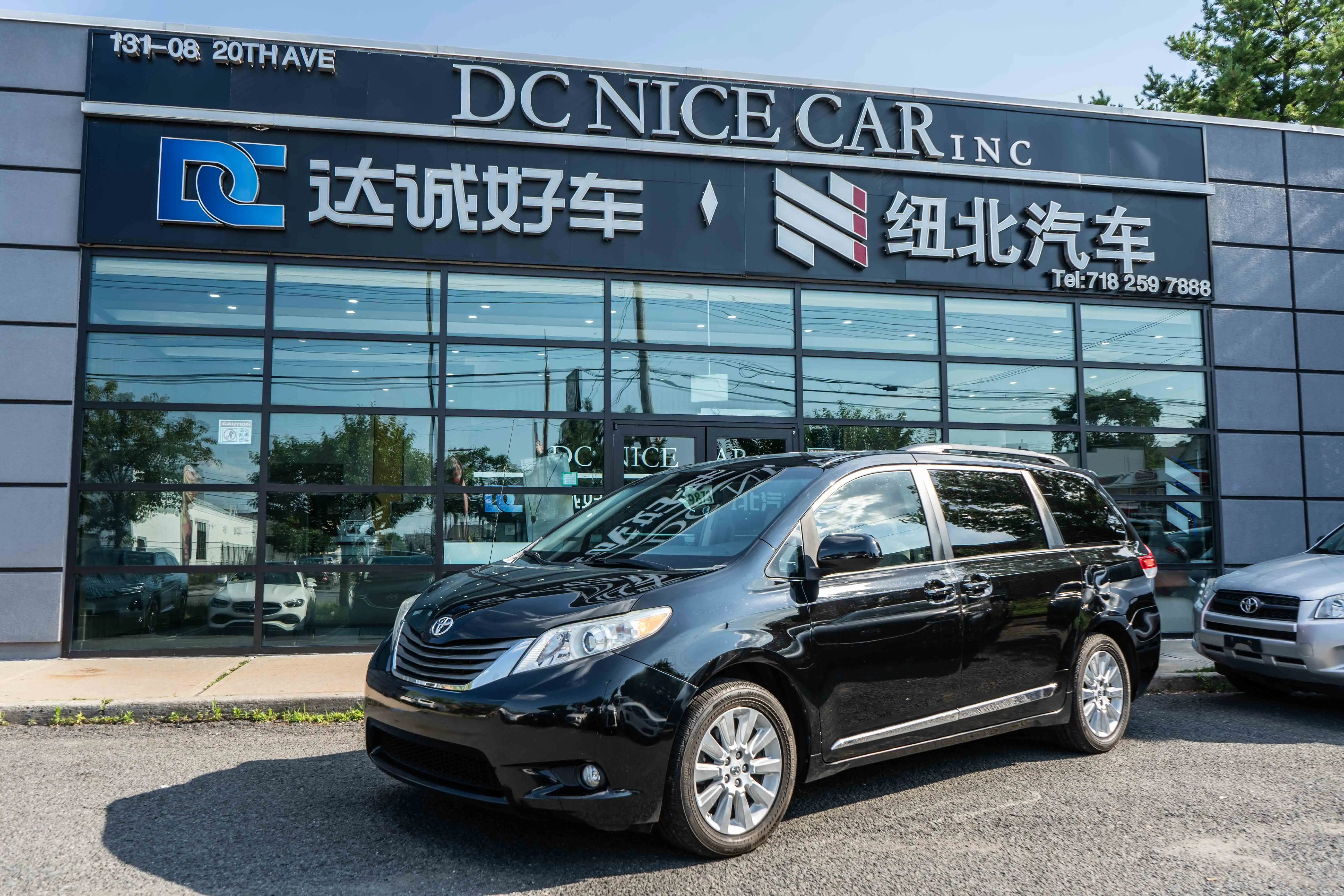 2014 Toyota Sienna XLE V6 AWD 7-Passenger's photo