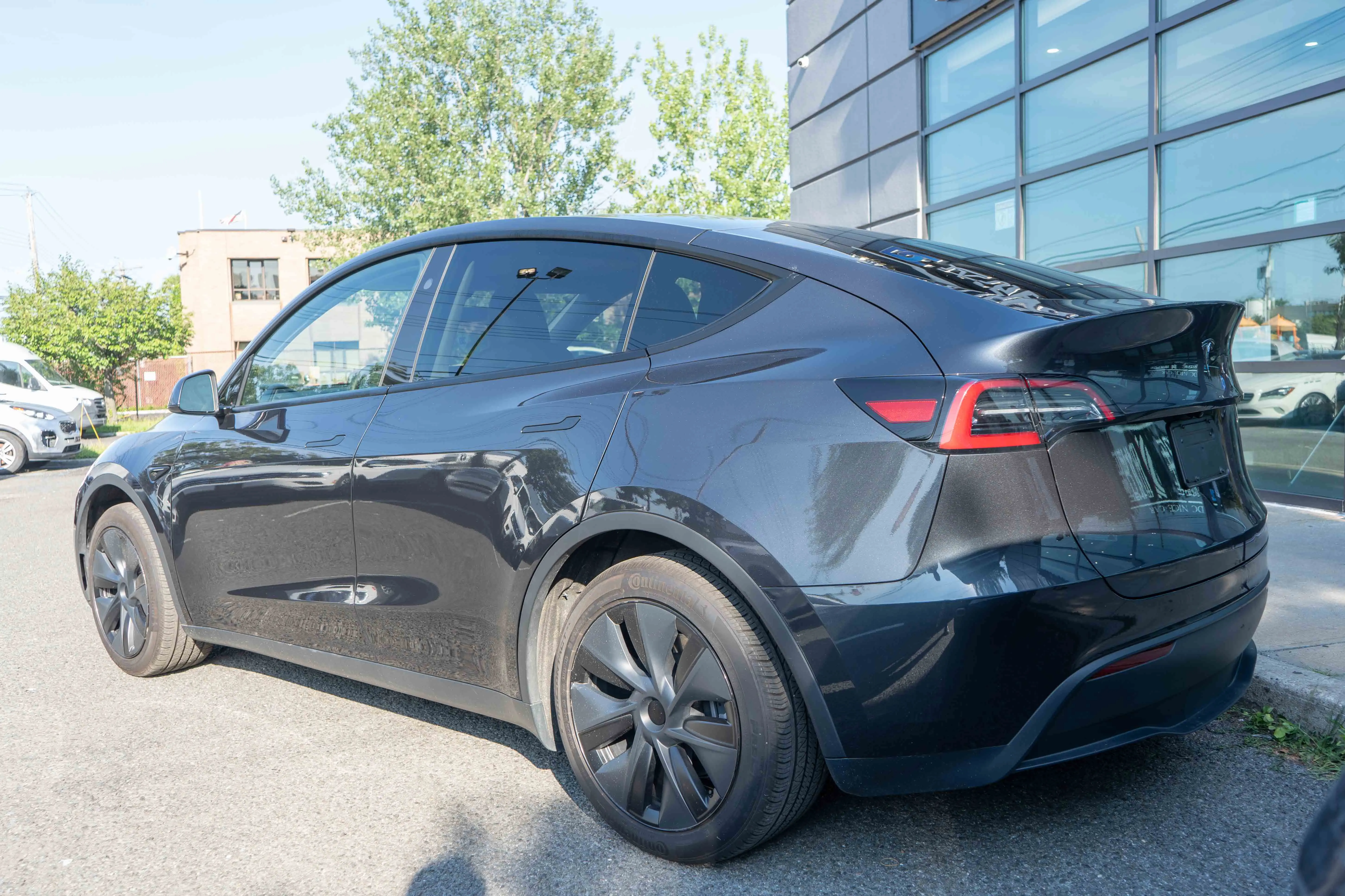 2025 Tesla Model Y Long Range Rear Wheel Drive photo 5