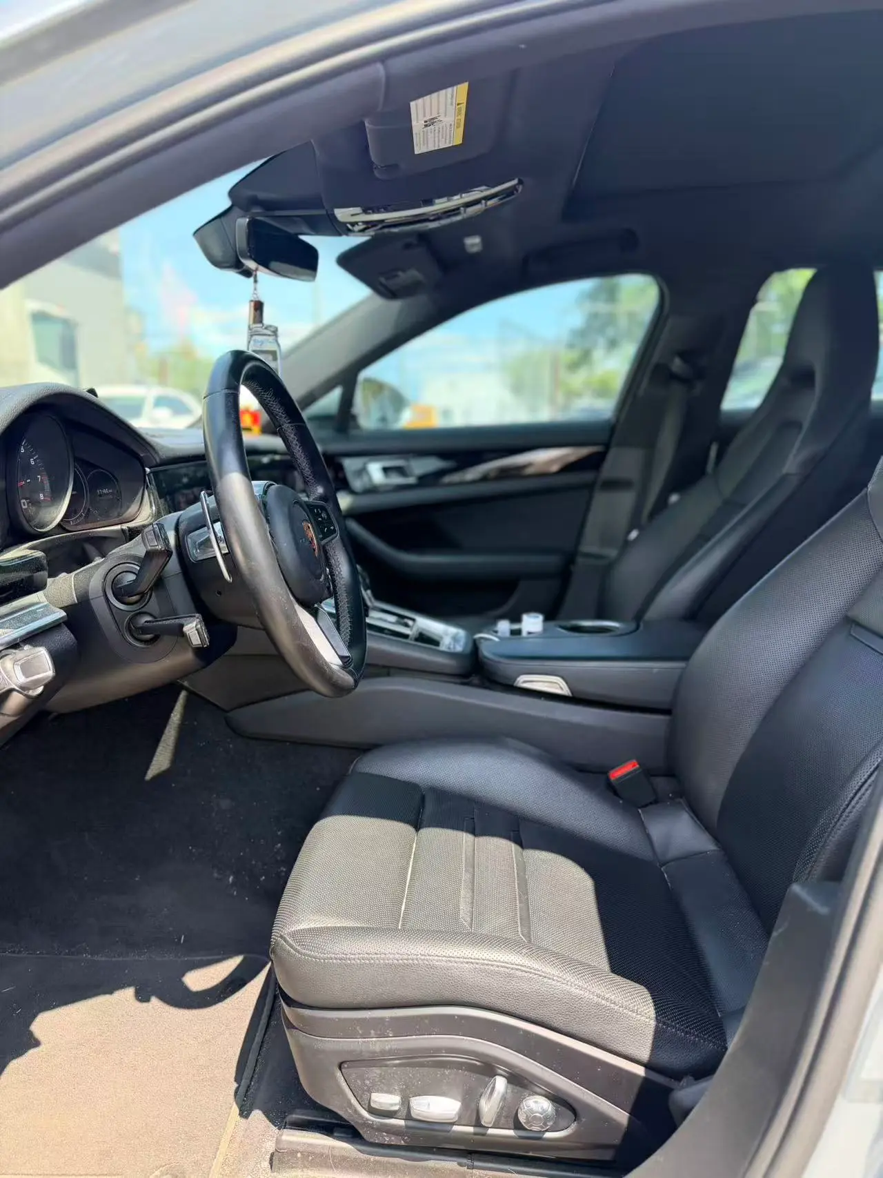 2018 Porsche Panamera Base photo 4