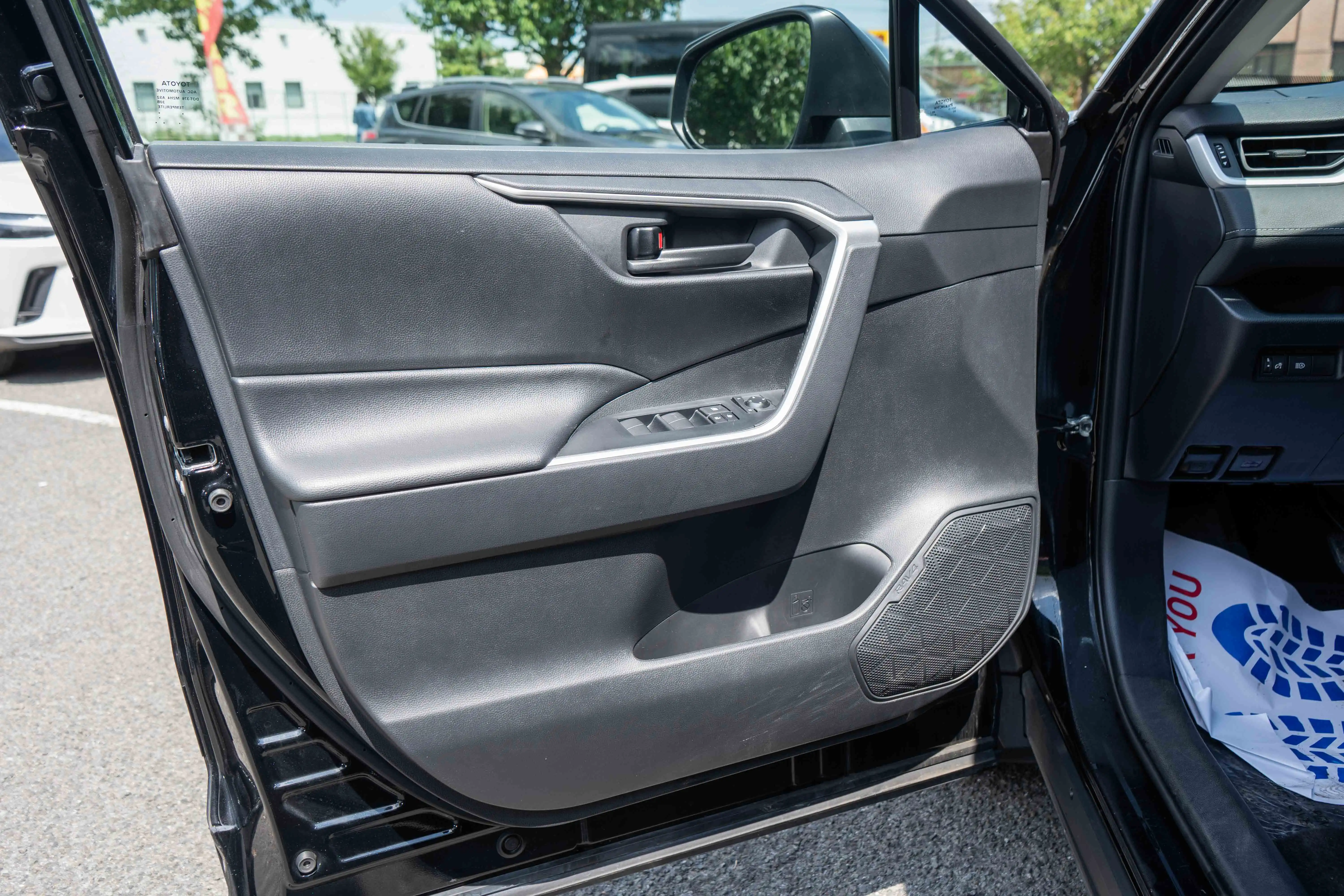 2019 Toyota RAV4 LE AWD's photo