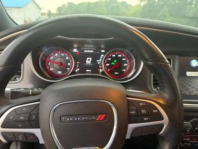2017 Dodge Charger SXT photo 4