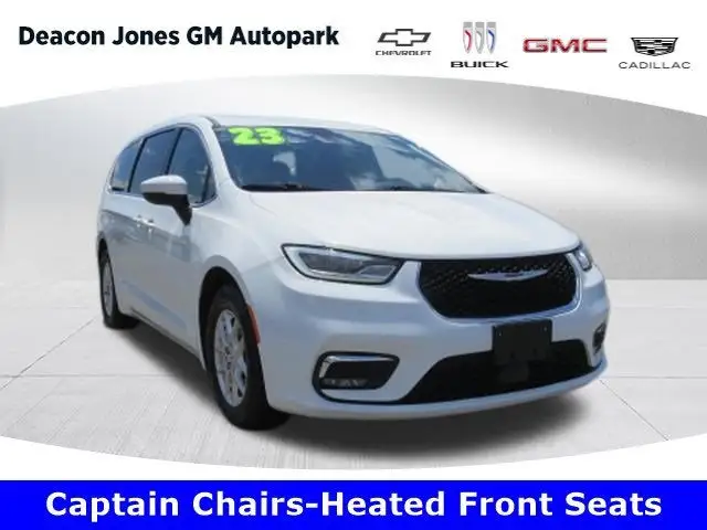 2023 Chrysler Pacifica Touring L photo 1