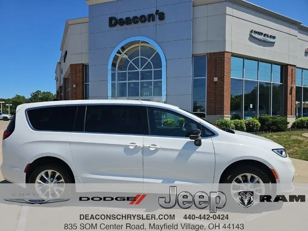 2025 Chrysler Pacifica Select AWD photo 1
