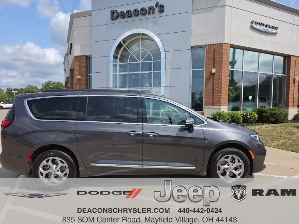 2023 Chrysler Pacifica Limited AWD's photo